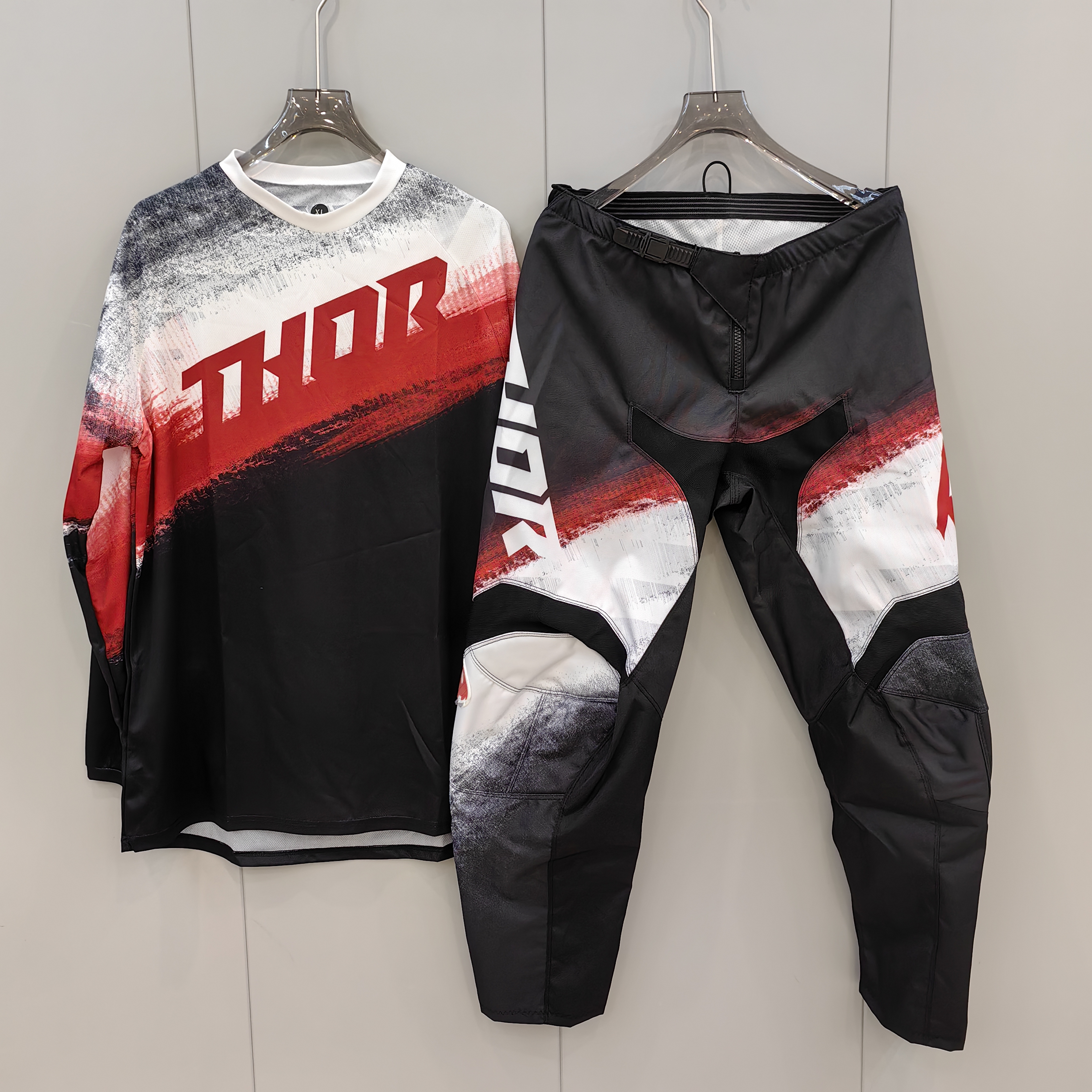 2026 Launchmode Futura Black / – обзор и цена Motorcycle Gear Sale